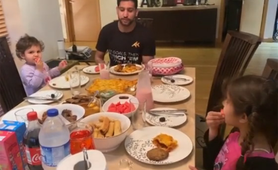 كيف احتفل نجوم العالم المسلمين برمضان؟ صور وفيديو صورة رقم 1