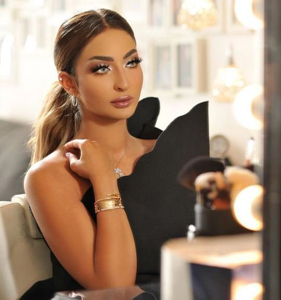 فوتوشوب: نور الغندور تضع وجهها على جسم عارضة شهيرة  كشفتها وسخرت منها! ‏ صورة رقم 10