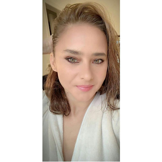صور شبيهة نيللي كريم تحيّر الجمهور: هل هذه نيللي محجبة؟ صورة رقم 3