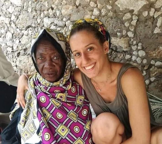  صور وفيديو: مهاجمة الإيطالية سيلفيا رومانو (خائنة ومجنونة!) لاعتناقها الإسلام صورة رقم 4