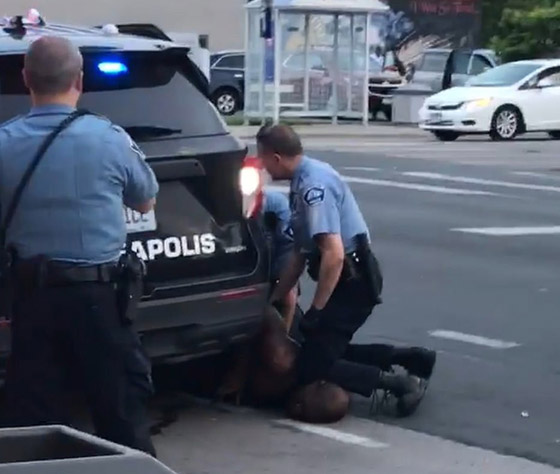 مفاجأة في تحقيقات جورج فلويد.. شرطي نبّه القاتل والأخير تجاهله! صورة رقم 18