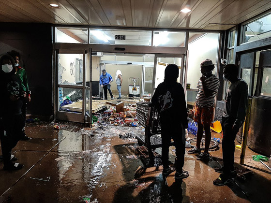 مقتل جورج فلويد: هل أمريكا على أبواب ثورة ضد العنصرية؟ صورة رقم 26