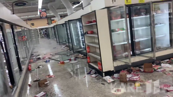 خراب بمتجر فلسطيني بأمريكا بعد خنق وقتل الأمريكي جورج فلويد! فيديو صورة رقم 10