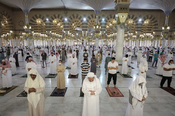 بالصور.. المسجد النبوي يستقبل المصلين 