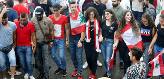 الطبقة الوسطى الأكثر بهجة بالمنطقة العربية والتي رقصت في ذروة الحرب توقفت اليوم عن الاحتفال صورة رقم 3