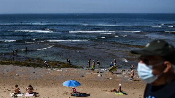 منتجع للأثرياء يصنع الكمامات ويوزعها مجاناً على الأكثر فقراً صورة رقم 2