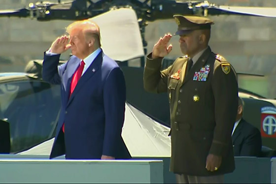 ترامب ليس على ما يرام.. يشرب المياه بكلتا يديه ويسير ببطء! والرئيس يرد صورة رقم 10 ترامب ليس على ما يرام.. يشرب المياه بكلتا يديه ويسير ببطء! والرئيس يرد صورة رقم 10