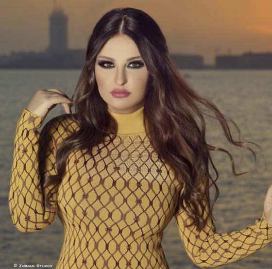 صور النجوم آخر 24 ساعة: سمية الخشاب على 