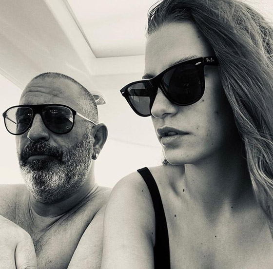 صور رومانسية تجمع ثنائيات النجوم الأتراك.. بعضها أثار الجدل صورة رقم 24