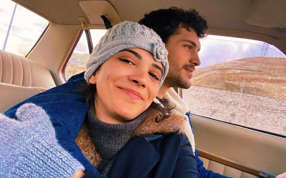 صور رومانسية تجمع ثنائيات النجوم الأتراك.. بعضها أثار الجدل صورة رقم 6