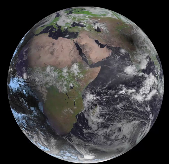 من الفضاء هذه المرة.. لقطات مبهرة خلابة للكسوف الشمسي الحلقي صورة رقم 9