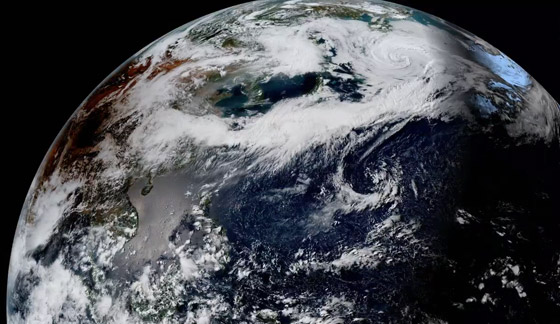 من الفضاء هذه المرة.. لقطات مبهرة خلابة للكسوف الشمسي الحلقي صورة رقم 10