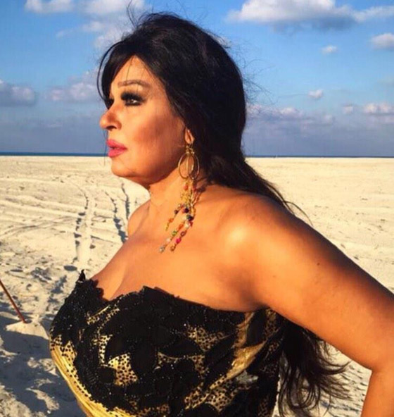 احدث صور النجوم: فيفي عبده تكشف اكتافها ومحمد عز يستمتع بالعطلة صورة رقم 10