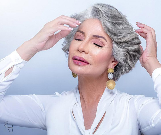  فيديو سوسن بدر: لا يخيفني شعري الأبيض فأنا 