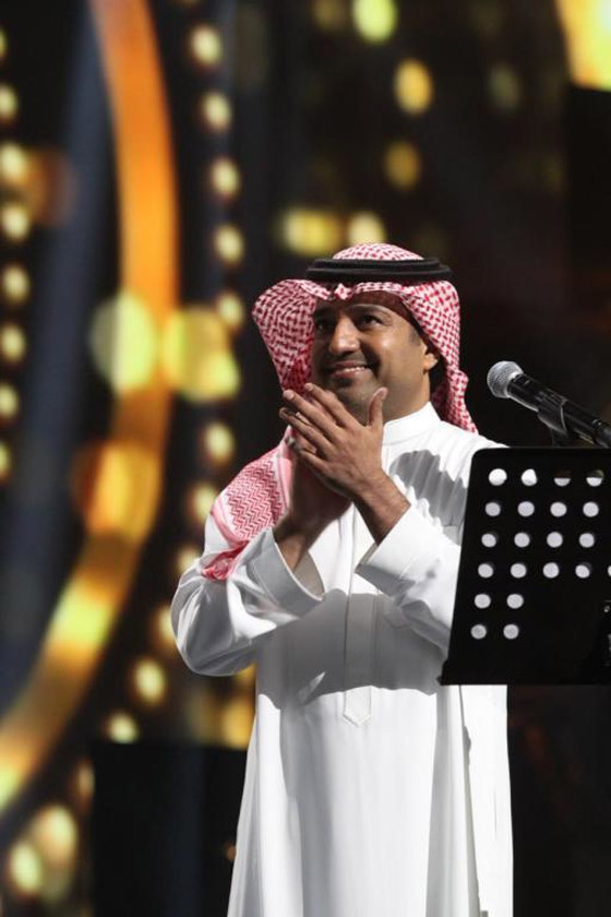 فيديو نادر: راشد الماجد يغني (حبيت اللي ما يستاهل) لـ نوال الكويتية قبل 36 عاما صورة رقم 2