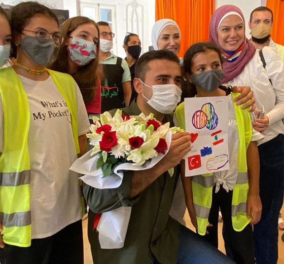 فيديو الشيف بوراك يزور لبنان ليقدّم مساعدات للمتضررين ويتحدث العربية صورة رقم 9