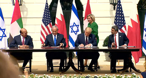 الوزير الإماراتي يغرّد باللغة العبرية مهنئا الإسرائيليين بمناسبة دينية صورة رقم 13