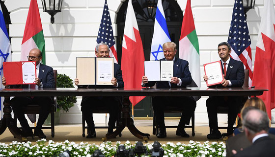 الوزير الإماراتي يغرّد باللغة العبرية مهنئا الإسرائيليين بمناسبة دينية صورة رقم 2
