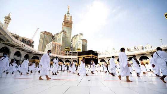 وزير الحج السعودي يكشف تفاصيل عودة العمرة بشكل تدريجي صورة رقم 2