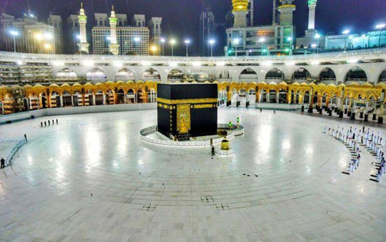وزير الحج السعودي يكشف تفاصيل عودة العمرة بشكل تدريجي صورة رقم 3