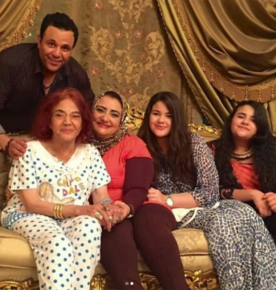 إبنة محمد فؤاد تخطف الأنظار بجمالها.. وبالشبه الكبير مع والدها! صورة رقم 1