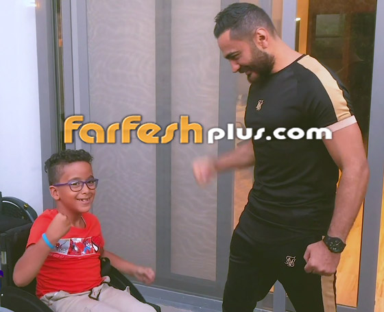 فيديو تامر حسني يحقق حلم طفل من ذوي الإعاقة ويغير عنوان أغنية صورة رقم 14