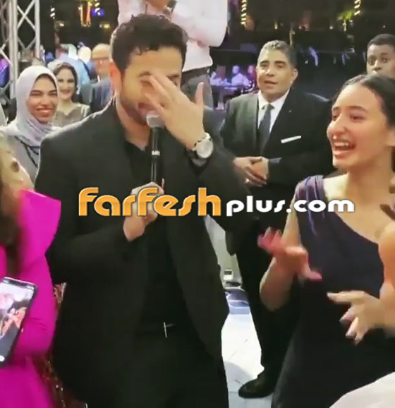 فيديو طريف: كيف رد حمادة هلال على فتاة أحرجته (غنّى في زفاف والدتي)! صورة رقم 3