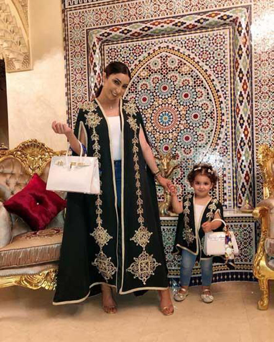  أول صورة لدنيا بطمة بعد ولادة ابنتها الثانية.. كيف استقبلتها شقيقتها غزل؟ صورة رقم 5