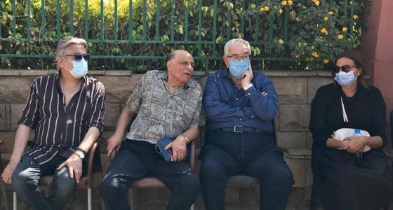 فيديو وصور.. دموع وذكريات النجوم في جنازة محمود ياسين صورة رقم 9
