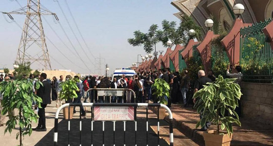 فيديو وصور.. دموع وذكريات النجوم في جنازة محمود ياسين صورة رقم 10