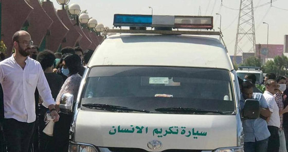 فيديو وصور.. دموع وذكريات النجوم في جنازة محمود ياسين صورة رقم 11