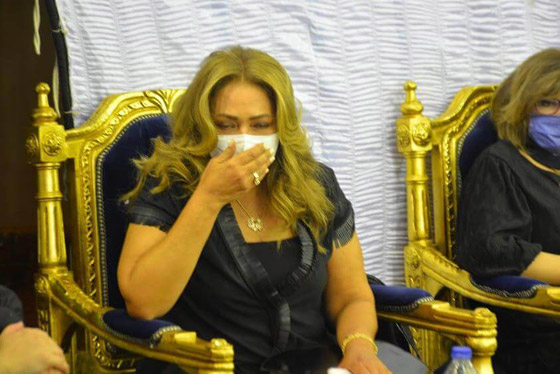 فيديو صادم وصور ليلى علوي ترقص بحفل عمرو دياب بفستان عزاء محمود ياسين! صورة رقم 1