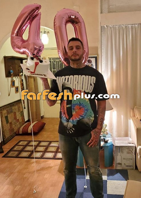 صور: أحمد الفيشاوي يحتفل بميلاده الـ40 مع زوجته ووالدته على طريقته صورة رقم 7