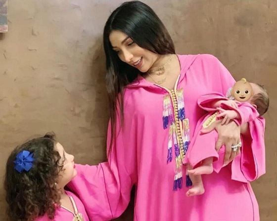 شاهد.. دنيا بطمة تنشر لحظة قطع الحبل السري لابنتها ليلى روز! صورة رقم 5