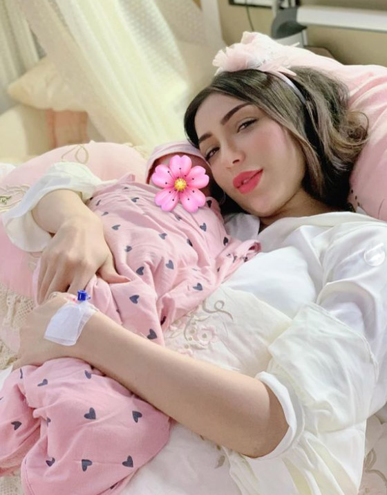شاهد.. دنيا بطمة تنشر لحظة قطع الحبل السري لابنتها ليلى روز! صورة رقم 7