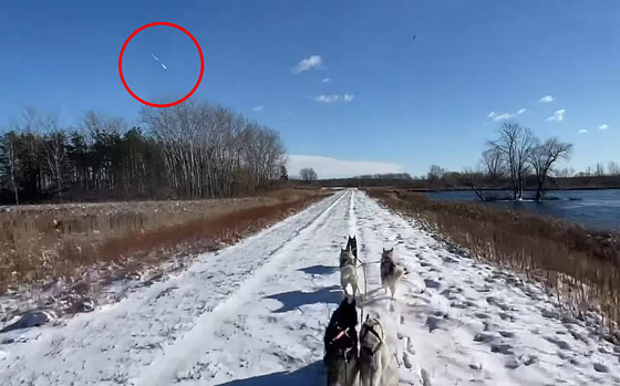 فيديو لكرة نارية هزت النوافذ وتوهجت في السماء.. ماذا حدث؟ صورة رقم 7