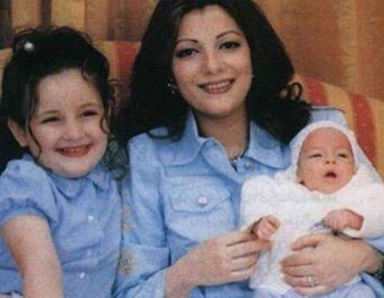صورة عائلية تجمع أصالة بـ أيمن الذهبي.. ووالدة الأخير تعد لهم الطعام صورة رقم 4