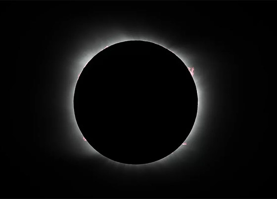 حلقات ماسية ونارية.. آخر كسوف للشمس (كلي وجزئي) في عام 2020 صورة رقم 5