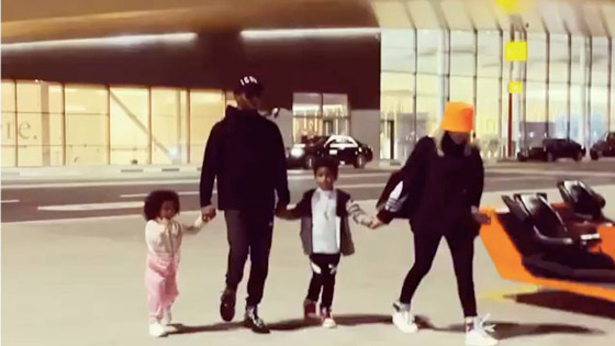 شاهد.. محمد رمضان يعود الى مصر بعد شطب دعوى اتهامه بالتطبيع صورة رقم 1