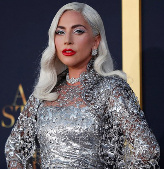 تعرفوا إلى نجمات العالم اللواتي عملن كنادلات في مطعم قبل دخولهن الفن صورة رقم 2 تعرفوا إلى نجمات العالم اللواتي عملن كنادلات في مطعم قبل دخولهن الفن صورة رقم 2