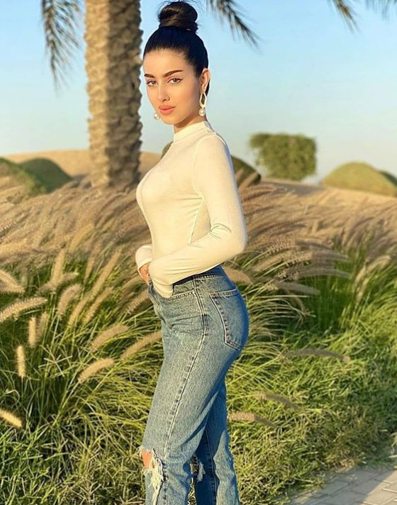 مشتركة ذا فويس كيدز تصدم الجمهور وتطل بالأبيض للمرة الثانية بعد أن بكت على المسرح! صورة رقم 9
