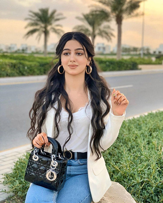 مشتركة ذا فويس كيدز تصدم الجمهور وتطل بالأبيض للمرة الثانية بعد أن بكت على المسرح! صورة رقم 6