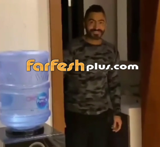 فيديو: تامر حسني يفاجئ احدى معجباته بعد أن أصيبت بالشلل وفقدت الذاكرة صورة رقم 2
