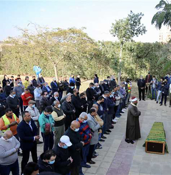 حضور شعبي وفني في تشييع جثمان الفنان عزت العلايلي (صور) صورة رقم 2
