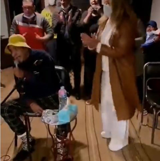 ليلى علوي ترقص مع محمد منير على أنغام (علي صوتك) صورة رقم 3