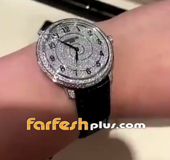 معجب يقدم ساعة ألماس هدية لحليمة بولند قيمتها مليون ريال سعودي! فيديو صورة رقم 3