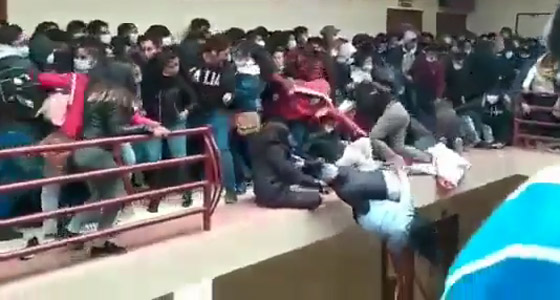 فيديو صادم لشرفة تنهار بطلاب جامعة وسقوطهم من الطابق الرابع! صورة رقم 10