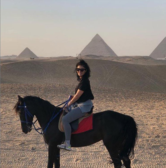 صور النجوم آخر 24 ساعة: بسمة تمتطي الخيل، دنيا بالقفطان وأحدث ظهور لـ يارا صورة رقم 4