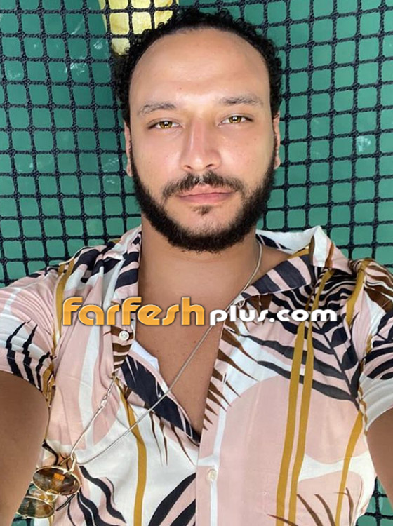 صور أحمد خالد صالح يحمل نعش والدته التي توفيت بكورونا، ويتلقى عزاء النجوم صورة رقم 9