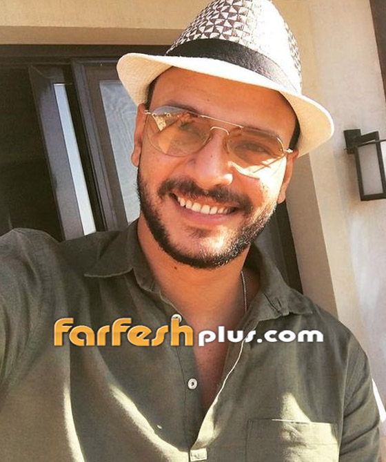 صور أحمد خالد صالح يحمل نعش والدته التي توفيت بكورونا، ويتلقى عزاء النجوم صورة رقم 15